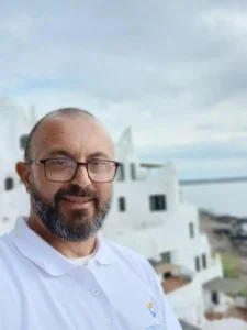Raúl en Casapueblo, Punta del Este - Raul G Travel