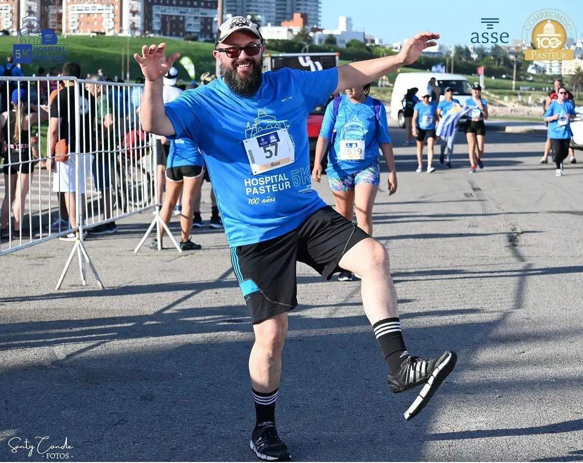 Raúl corriendo una carrera de 5 K - Raul G Travel