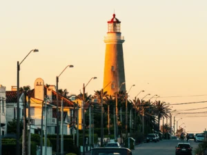 Punta del Este Full Day - Vista del Faro de Punta del Este al Atardecer