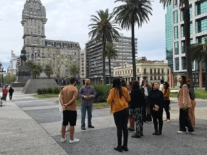 Walking tour por Montevideo - Plaza Independencia